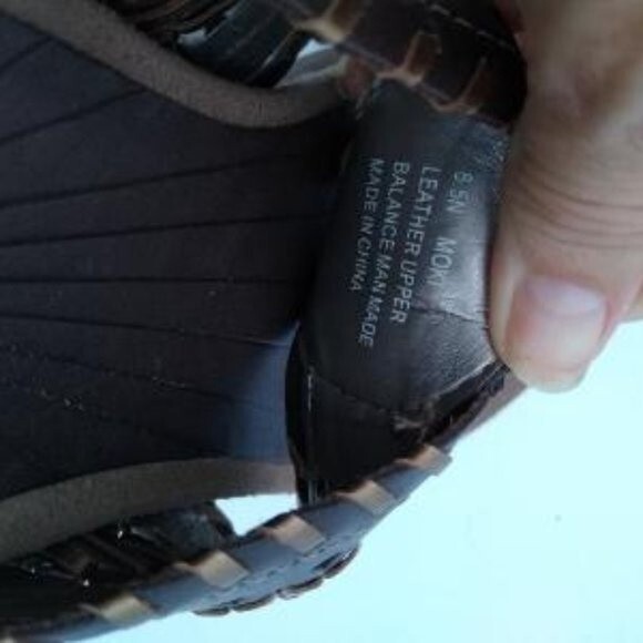 Array Moki Medallion Leather Thong Sandal Brown Women's sz 6.5 - Picture 2 of 7